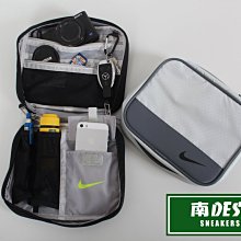 南◇現貨 NIKE SWOOSH 勾勾 內可掛鑰匙 盥洗包 黑銀色 灰色 健身運動 旅行包 文具包 雜物小包