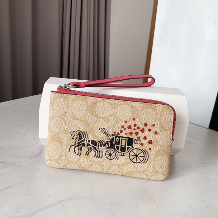 【九妹精品】COACH 91075 新款女士愛心牛皮手拿包 拉鏈零錢包手腕包 錢包  手拿包