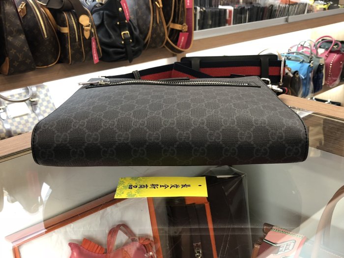 ☆最愛二手精品☆ GUCCI 474137 全新PVC黑色拼藍紅藍背帶前拉鍊斜背包男包 XC7167