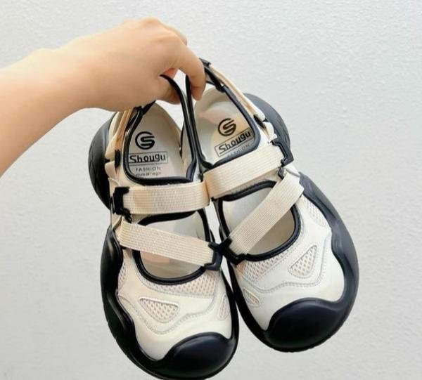 小V特賣館~ 歐單 新款 時尚運動風 厚底真皮透氣鏤空瑪麗珍鞋 涼鞋 娃娃鞋 4.5cm 2色 (P1720)