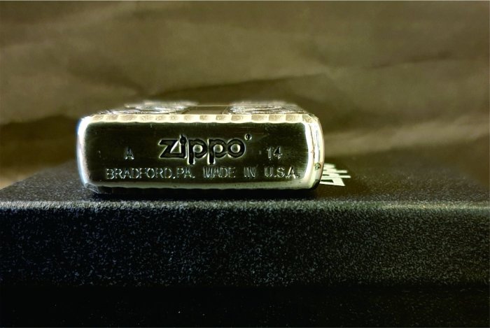 ONE*$1~日系*ZIPPO*Cross-2014《蔓藤花十字 》八面切割*鍍銀拋光*逆蝕刻