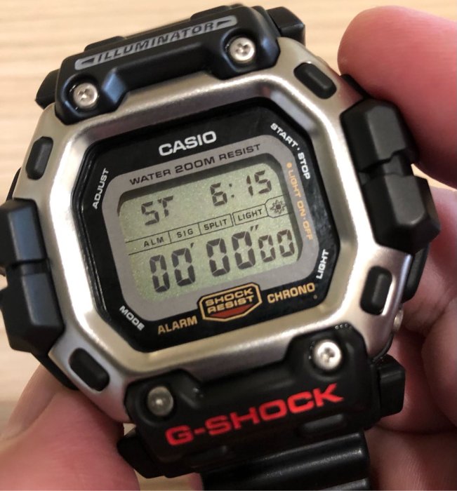 *出清大特賣～CASIO dw8300 鋼彈 實物實拍 只有手錶 盒子 說明書要找找看喔