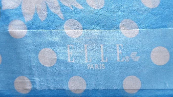 ☆一身衣飾☆ 法國品牌【ELLE PARIS】100%SILK絹絲 正方絲巾~直購價299~新年新風格🌵