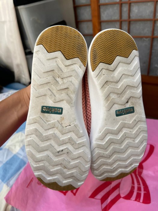 「 二手鞋 」 Native 女生休閒鞋 US5（粉色）98