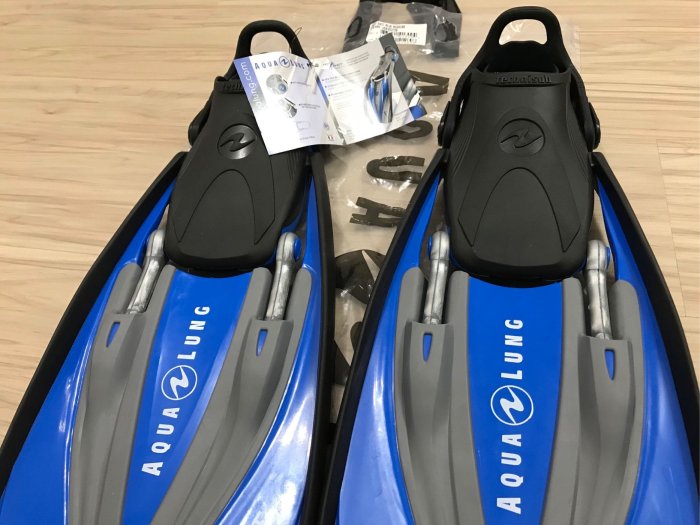 全新 AQUALUNG HOT SHOT 藍色 潛水/浮潛 蛙鞋 SIZE Regular 可調整硬度 輕量化