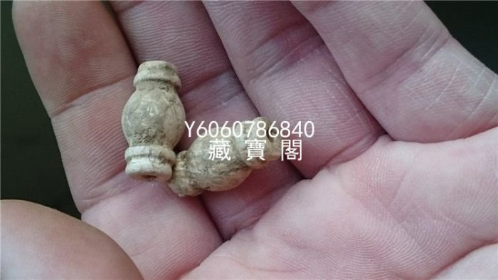 藏寶閣（古玩玉石）一對文化期高古地方玉寶瓶勒子雞骨白9.7*17.5mm高古珠子 Cyqx1091
