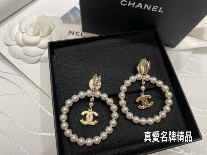 《真愛名牌精品》CHANEL AB4991  大圓圈珍珠 內雙C水鑽 夾式耳環 *全新*代購