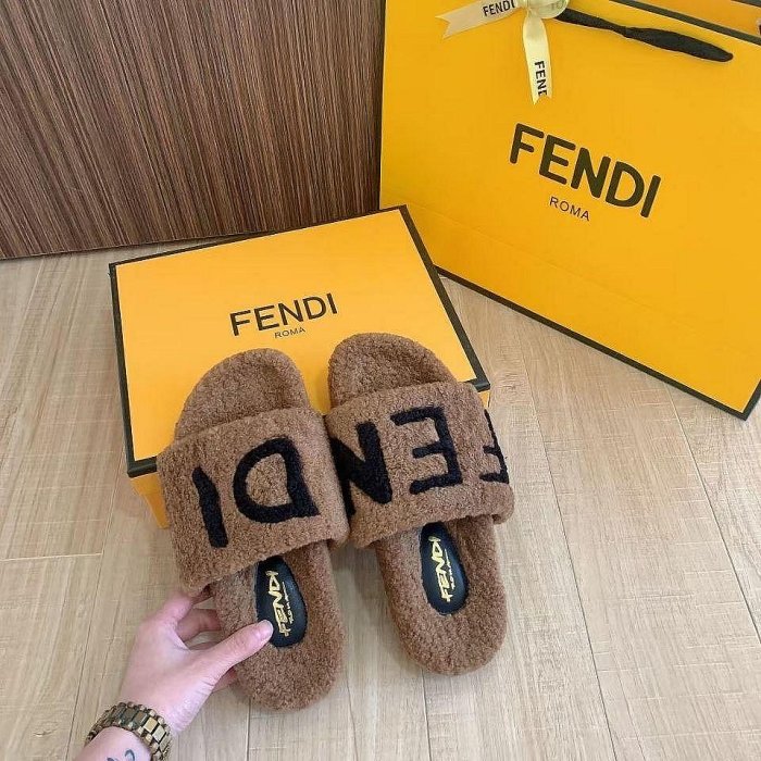 【MOMO生活館】FENDI 芬迪 新款F家毛毛拖鞋女秋冬居家羊羔毛一字拖鞋百搭外穿懶人鞋