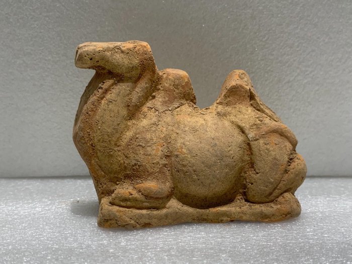 漢代紅胎陶駱駝，品相如圖，長：9.5厘米，高：7.5厘米，有4828