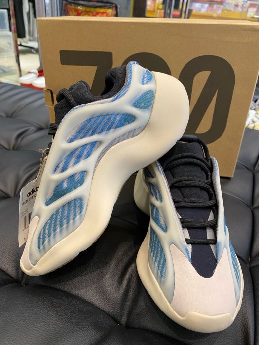 EZ兔購】~ 正品～adidas Yeezy Boost 700 V3鞋現貨23.5 24 | Yahoo奇摩拍賣