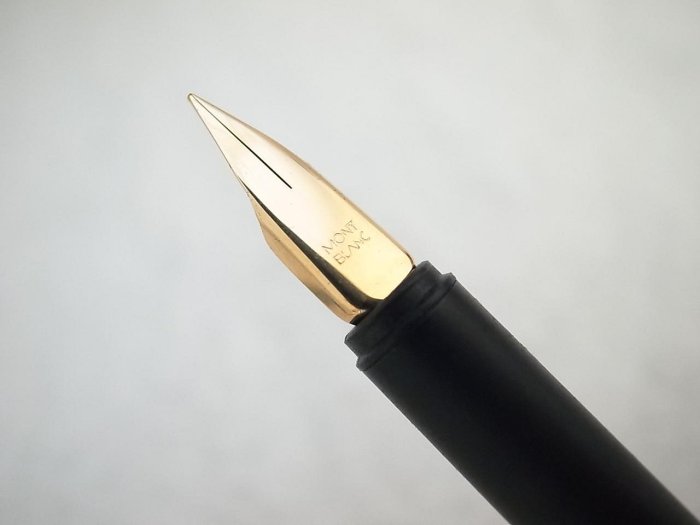 W001-1980s 萬寶龍 德國製 黑色貴族 極細字尖 高級鋼筆 (三星)(庫存新品)與原子筆(8成新)
