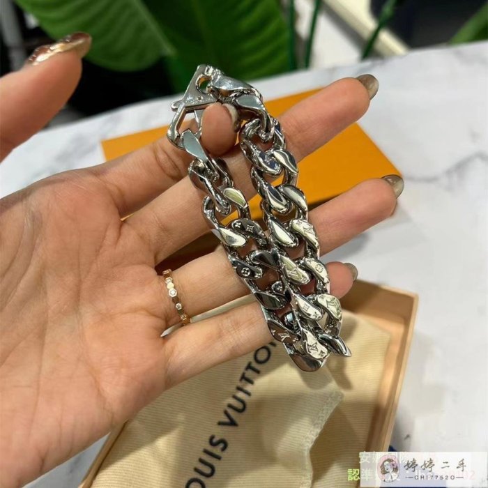 lv chain links