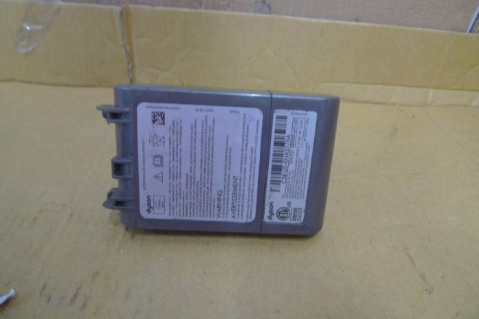 以琳隨賣屋~dyson 吸塵器鋰電池 21.6V 2100mAh 功能正常『一元起標 』(00975)