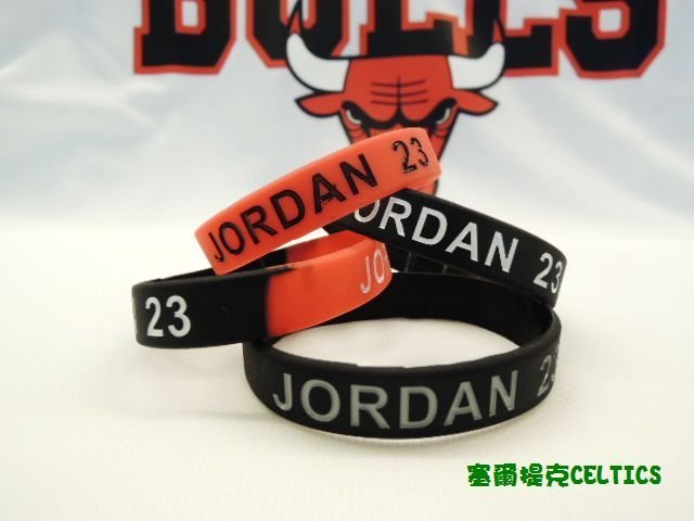 塞爾提克~NBA籃球矽膠 運動手環~BULLS公牛隊Michael AIR Jordan孩童版直徑5.7公分~直購80元