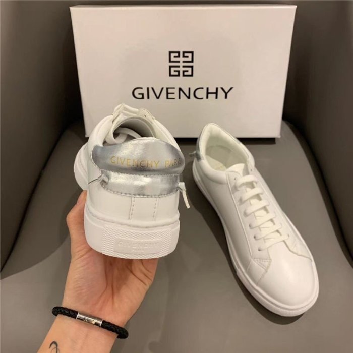 【MOMO全球購】GIVENCHY 春秋款紀梵小白鞋經典百搭男女款休閑運動學生平底鞋