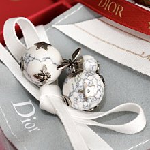 Dior E0665TRIRS Stud CD with big pearl CD 小蜜蜂耳環 灰白石 現貨