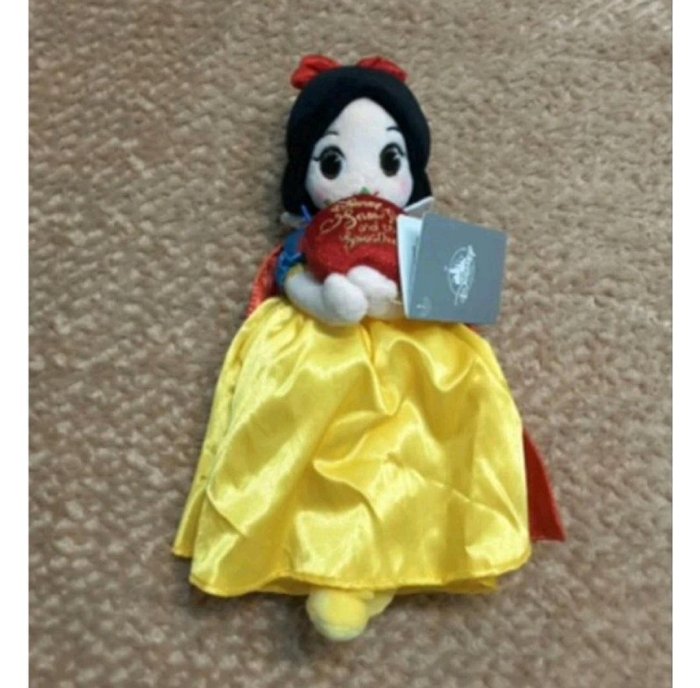全新 日本迪士尼商店 白雪公主玩偶 disney store白雪公主紅蘋果娃娃 安撫娃娃公仔擺飾 公主系列玩偶 陪睡娃娃
