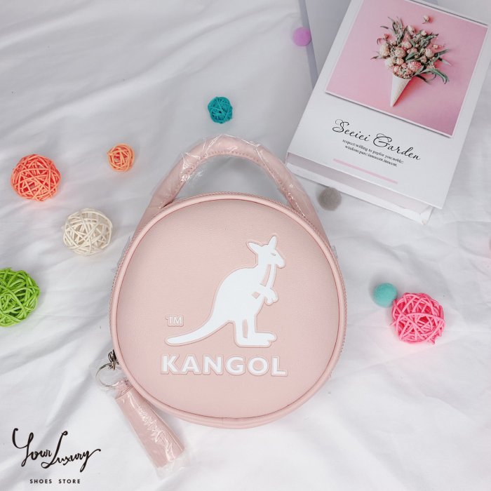 【Luxury】Kangol袋鼠圓桶包 四款 半桶包 後背包 雷射包 側背包 皮革 托特包 經典LOGO 水桶包 斜背包