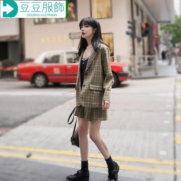 高CP值 格子西裝外套女2020年秋冬新款韓版復古英倫風小西服百褶裙兩件套 西外~豆豆服飾