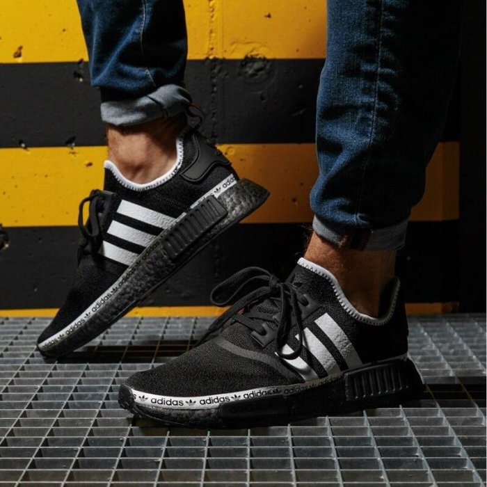 【 鋒仔】ADIDAS NMD R1 BOOST  黑色 串標  白字  百搭 休閒 慢跑鞋 FV8729