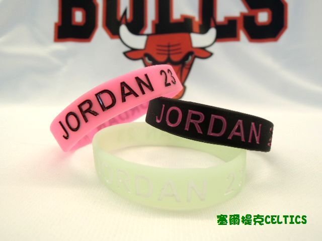 塞爾提克~NBA籃球矽膠 運動手環~BULLS公牛隊Michael AIR Jordan孩童版直徑5.7公分~直購80元