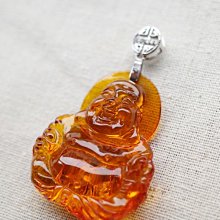 ☆采鑫天然寶石☆ **財神到**頂級天然 琥珀蜜蠟(Amber)墜~彌勒財神