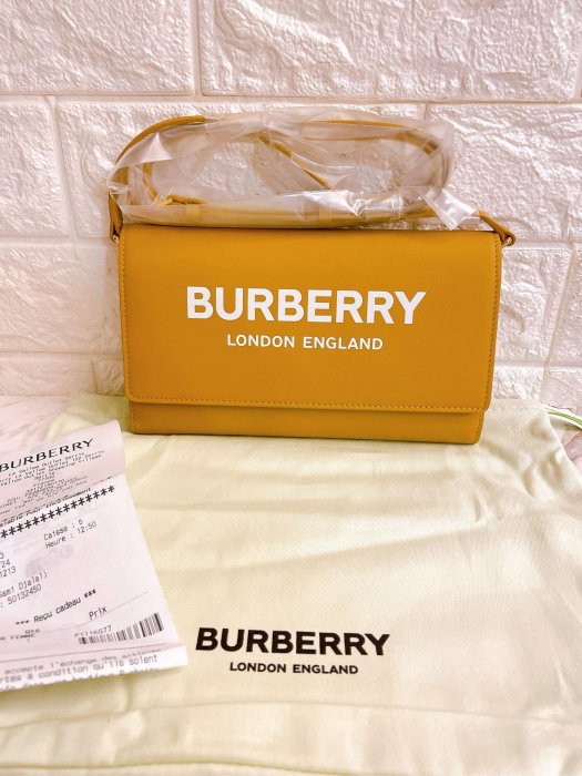 （🎉已售）全新附購證✨ BURBERRY巴寶莉經典LOGO全皮革WOC手拿/斜背包(黃色)