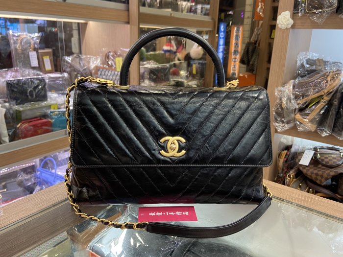 ☆最愛二手精品☆ CHANEL COCO HANDLE 32cm 香奈兒黑色油蠟牛皮V紋金釦金鍊手提包肩背包斜背包手把口蓋包 A92992 XG1109