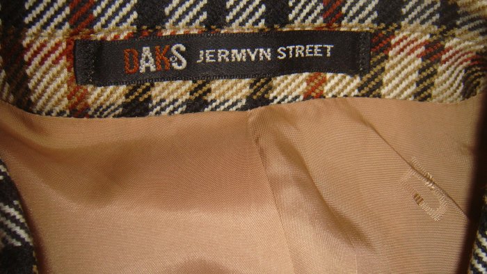 Daks 3扣經典格紋42 .歓迎自取試穿.Aquascutum. Burberry .giorgio boss