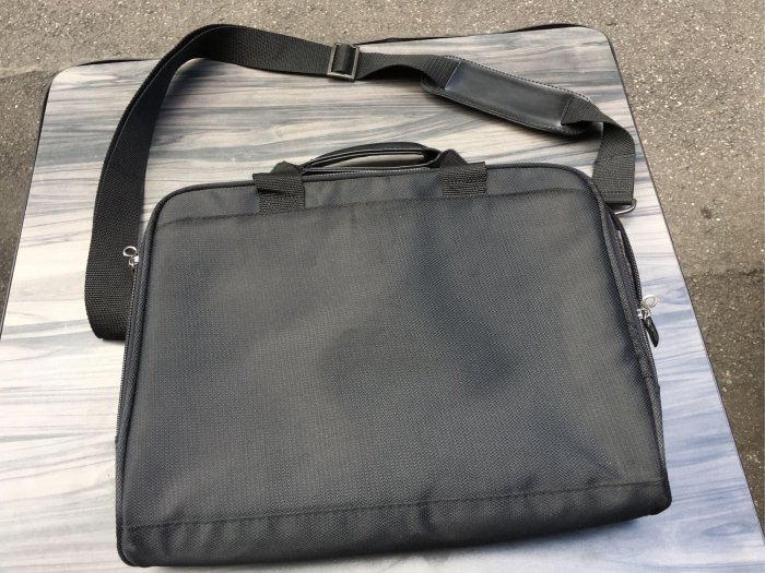 二手近全新Asus華碩Targus聯名原廠黑色筆記型電腦包，筆電包，公事包，帆布包，手提電腦包，手提袋，手提包，可肩背