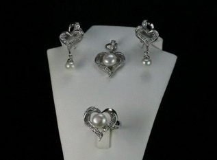 ∮∮玉如珍寶∮∮天然日本珍珠 心型墬飾 耳環 戒指 套組 PE7221