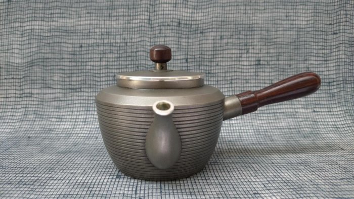 精美日本側把錫茶壺，日本大阪煙波浪華傳統手作錫器，約250cc，非水貨 