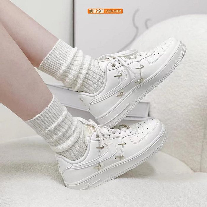 日本代購 Nike Air Force 1 四勾 小金勾 泫雅 FV3654111 FV8110181