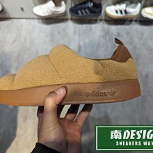 南🔥2024 3月 ADIDAS PUFFYLETTE 涼拖鞋 穿套式 紡織鞋面 毛毛 防撕 男女款 卡其 IG7153