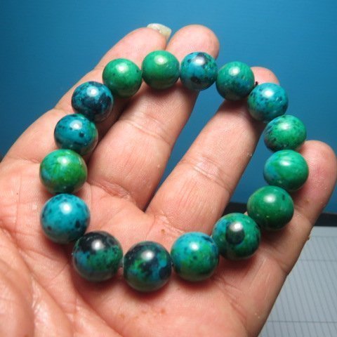 【競標網】天然罕見漂亮蘇聯綠藍寶石手珠12mm(天天超低價起標、價高得標、限量一件、標到賺到)
