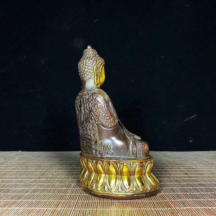 純銅鎏金釋迦摩尼如來佛祖，高15.8厘米，寬9.5厘米，重885克， 純銅 銅器 老銅【華夏尋寶閣】