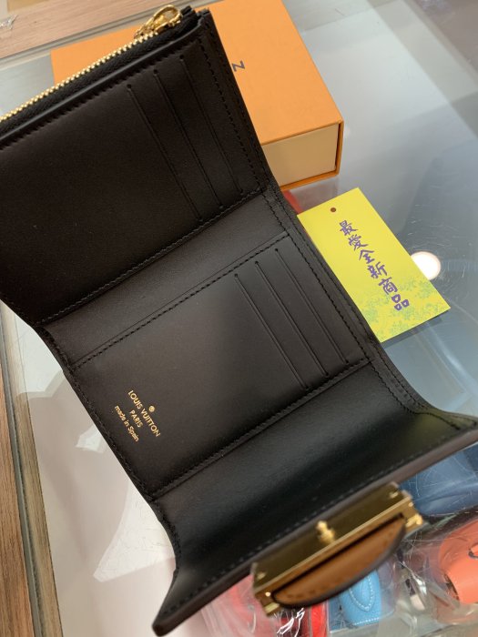 ☆最愛二手精品☆ LOUIS VUITTON LV 全新達芙妮雙色金釦三折釦子短夾皮夾 M68725 DAUPHINE