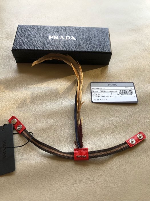 [熊熊之家3]保證全新正品PRADA 羽毛 手環