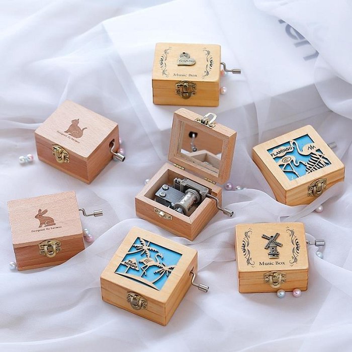 【熱賣精選】女孩小木質盒子八音盒旋轉生日快樂手搖發條音樂盒創意