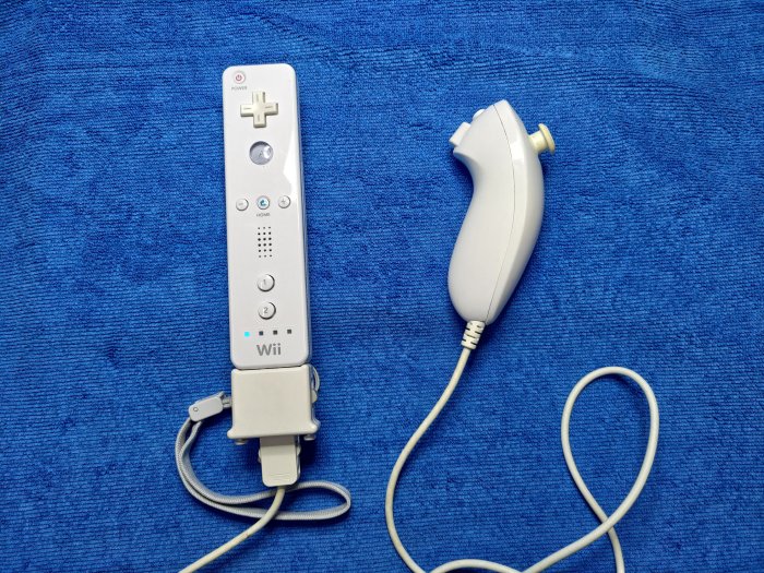 Wii 日本原廠左右手把，含動態強化器，請注意不是大陸山寨廉價品，非常耐用，網拍最低價一套 390~