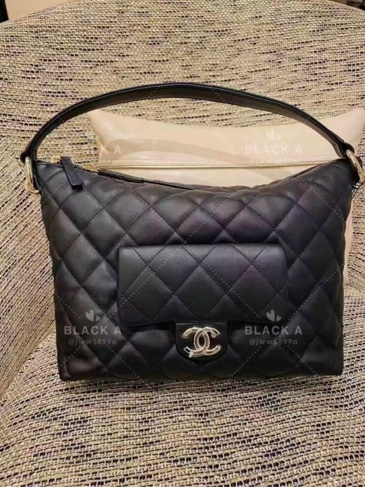 【BLACK A】CHANEL 23B Hobo Bag 黑色小牛皮嬉皮包 價格私訊