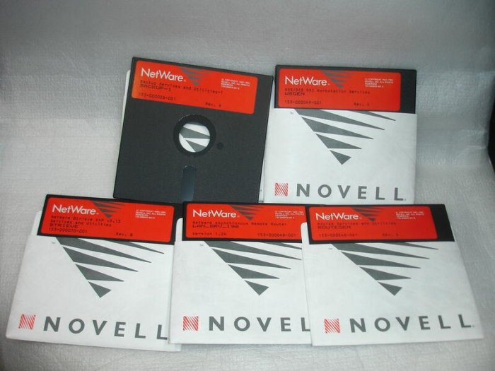 【電腦零件補給站】Novell NetWare 5.25 軟碟片5張 + 3.5吋磁片2片