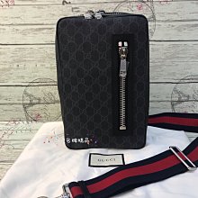 《真愛名牌精品》Gucci 478325 黑PVC 直式 胸口包/ 後背包 **全新*代購