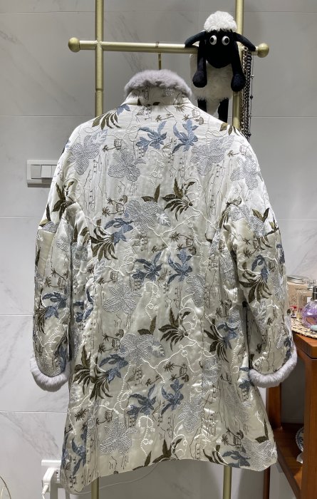 《SOLD》設計師ISABELLE WEN 溫慶珠100%絲質手工精緻刺繡亮片兔毛領微鋪棉外套棉襖（過年首選）
