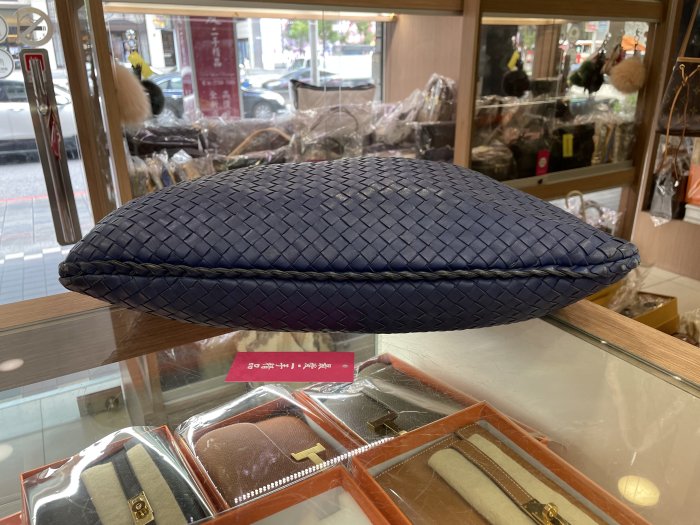 ☆最愛二手精品☆  BOTTEGA VENETA BV 藍紫色全皮編織拉鍊弧型和尚包肩背包手提包 115654 C3056