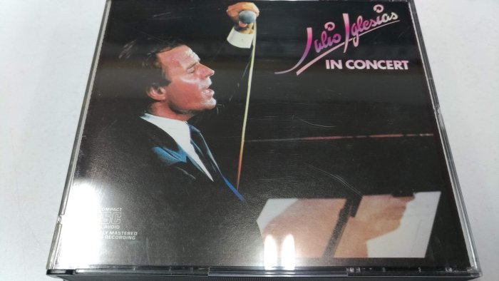 書皇8952：專輯 de☆1983『Julio Iglesias In Concert(2CD)』C2K 39570