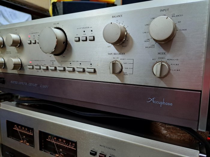 Accuphase c200v 功能最齊全的經典前級 RCA/平衡輸入/出 內建高級唱放不論cd/黑膠/數位訊源的平衡輸出皆適宜