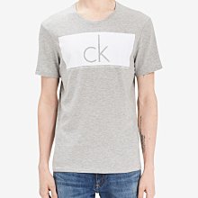 (S)☆【NG挖寶區男生館】☆【Calvin Klein LOGO絨面印圖短袖T恤】☆【NGCK001Y2】