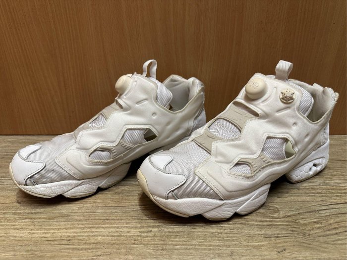 REEBOK INSTA PUMP US10慢跑鞋 二手Reebok PUMP系列 （沒有鞋盒）米白色慢跑鞋 二手慢跑鞋