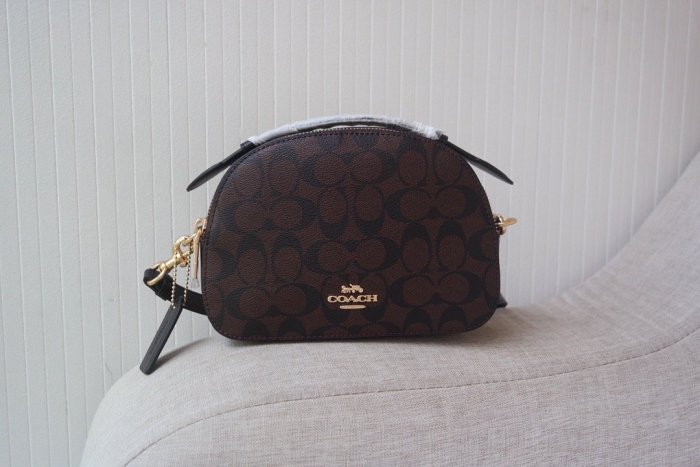 DanDan代購 美國正品 COACH 1591 新款Serena系列拼色圓餅包 女士單肩斜挎手提包 潮流時尚 附購證